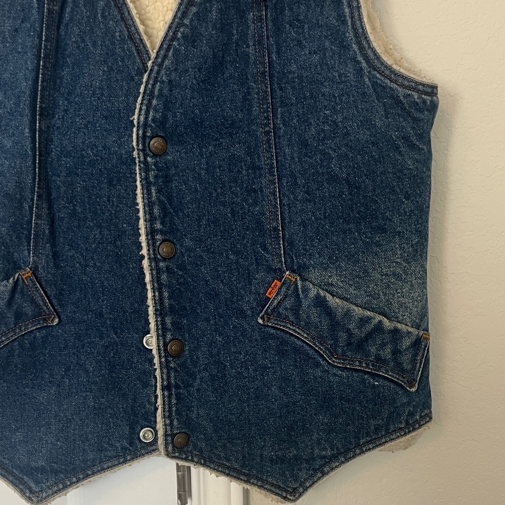 Vintage Levi's Dark Blue Denim Vest with Shearling Lining - Picture 6 of 8